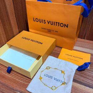 HIGH QUALITY BRACELET